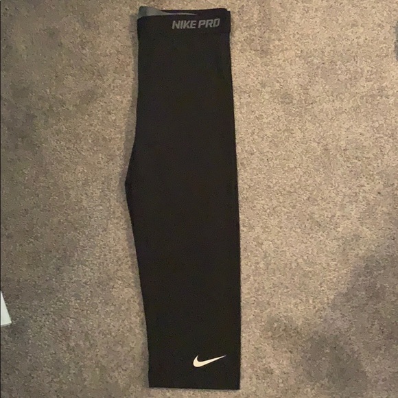Nike dri fit capris - Picture 1 of 5